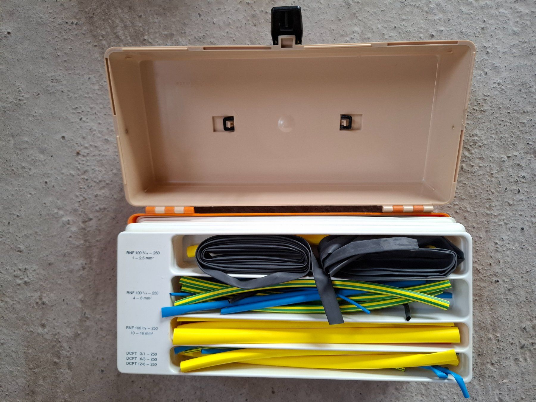 Tubi & Tubi flessibili: Schrumpfschlauch Set isol-set 10 – Usato da Steg im Tösstal venduto da LARO14 4