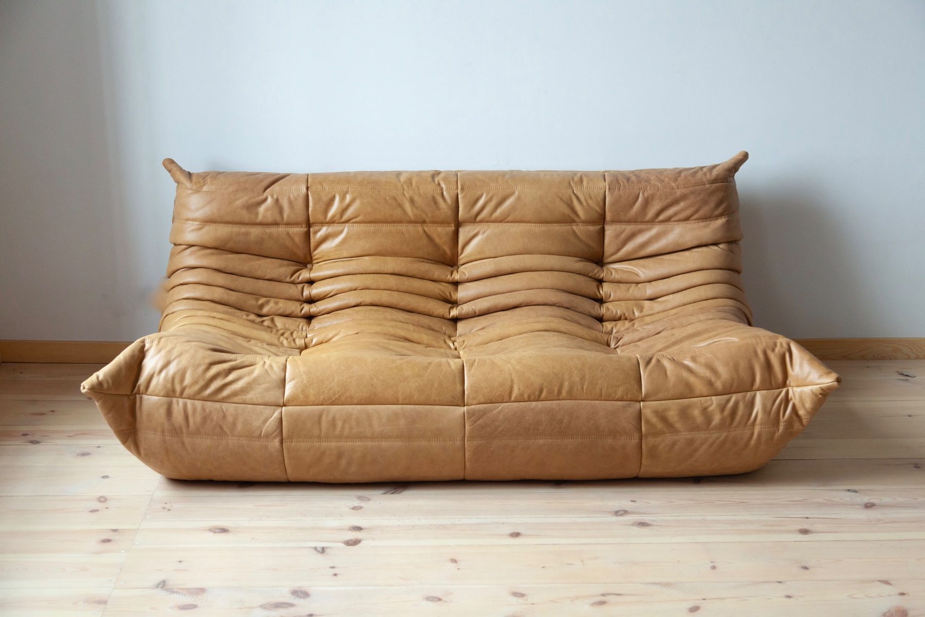 Ligne Roset Divani: 3er Sofa Togo, neu bezogen mit Leder – Nuovo (secondo la descrizione) da Zürich venduto da ERATOMIUM 4