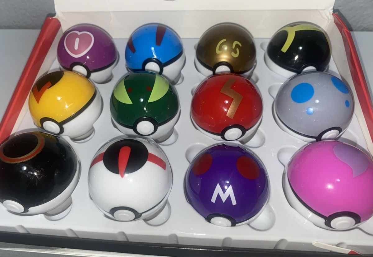 Pokémon Figuren: Pokemon Ball Set 12 Stück – Neu und originalverpackt aus Thayngen von Esilla 3