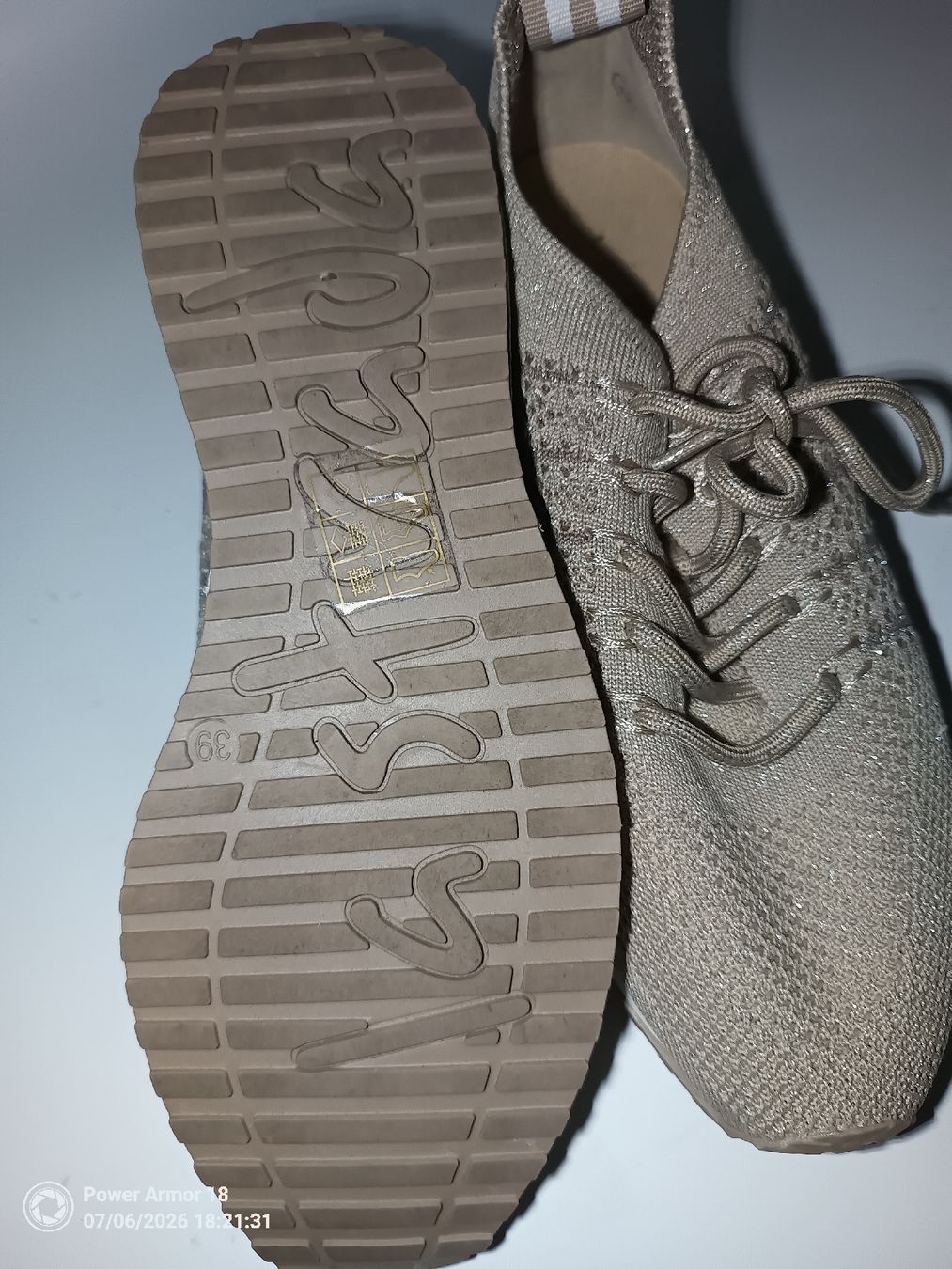 Damenschuhe: Damen Turnschuhe beige Grösse 39  – Neu (gemäss Beschreibung) aus Bargen SH von sti_drf8 1