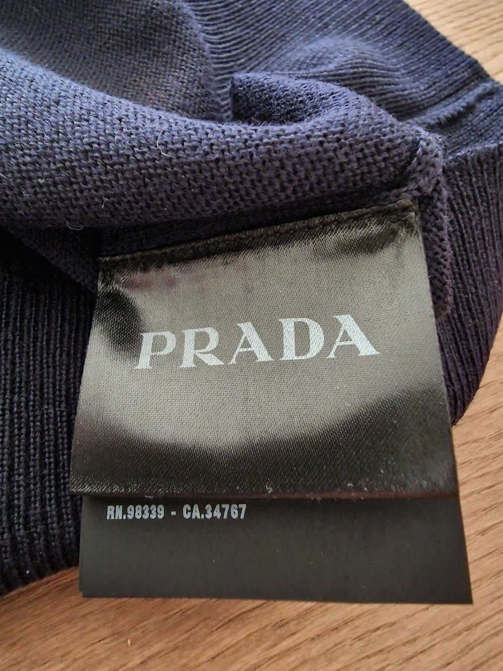 Prada Pulls & Sweat-shirts: PRADA Pullover V-Ausschnitt dunkelblau Grösse 50 – D'occasion à Allenwinden par Babo2 4