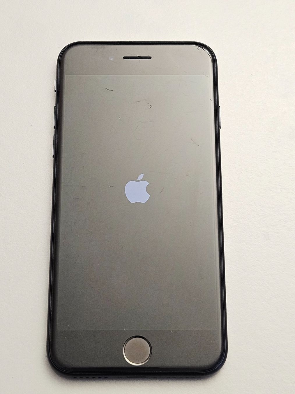 Apple Telefoni cellulari / Smartphones: iPhone SE mit 64GB in gutem Zustand – Usato da Hinwil venduto da 97 3