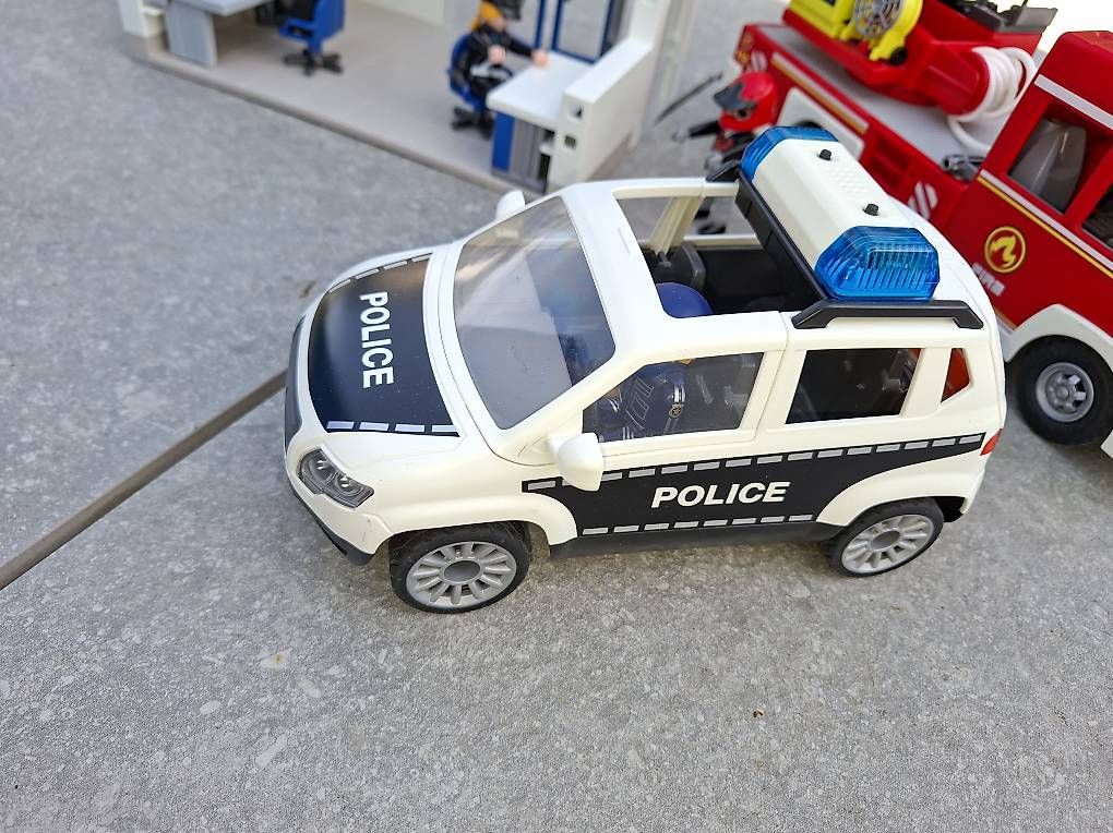 Giocattoli: Playmobil Polizeistation mit Feuerwehrauto – Usato da Landquart venduto da rofo29 1