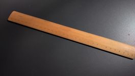 Kartenmassstab aus Holz