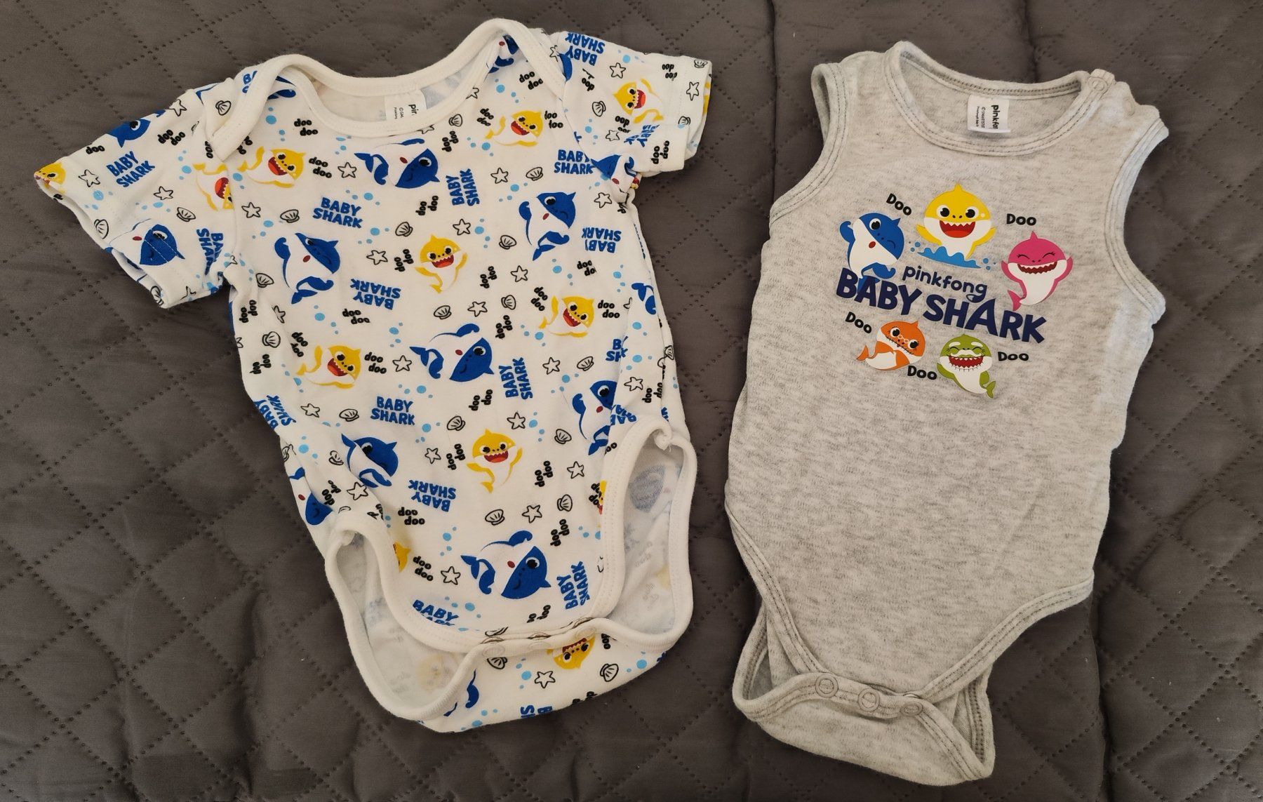 Biancheria intima: Body 2x "Baby Shark" gr. 62/68 – Nuovo (secondo la descrizione) da Reinach BL venduto da chilller92