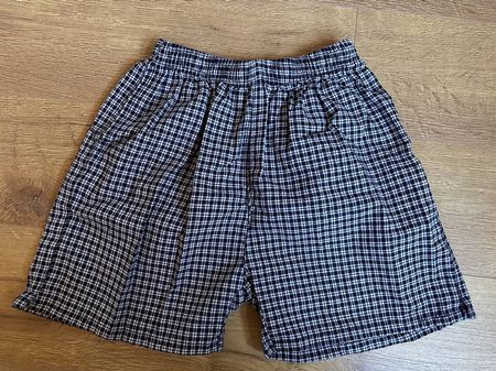 Kurze Stoffhose