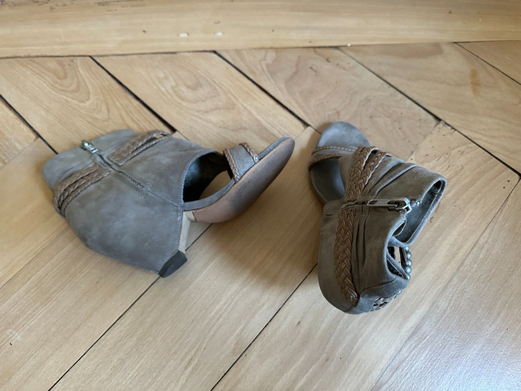 Ash Scarpe da donna: ASH - Wildleder Sandalette taupe 35.5 – Usato da Zürich venduto da Diazaio 3