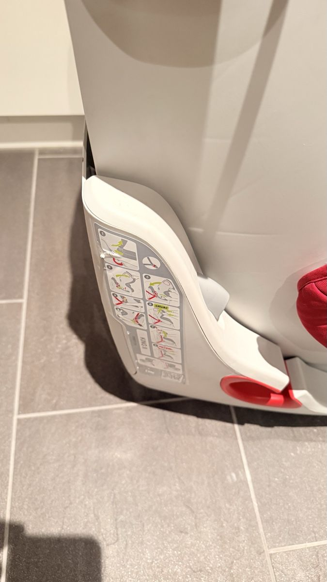 Britax Römer Seggiolini per auto: Britax Römer Autositz Top Zustand, Rot – Usato da Hagendorn venduto da VS0506 7