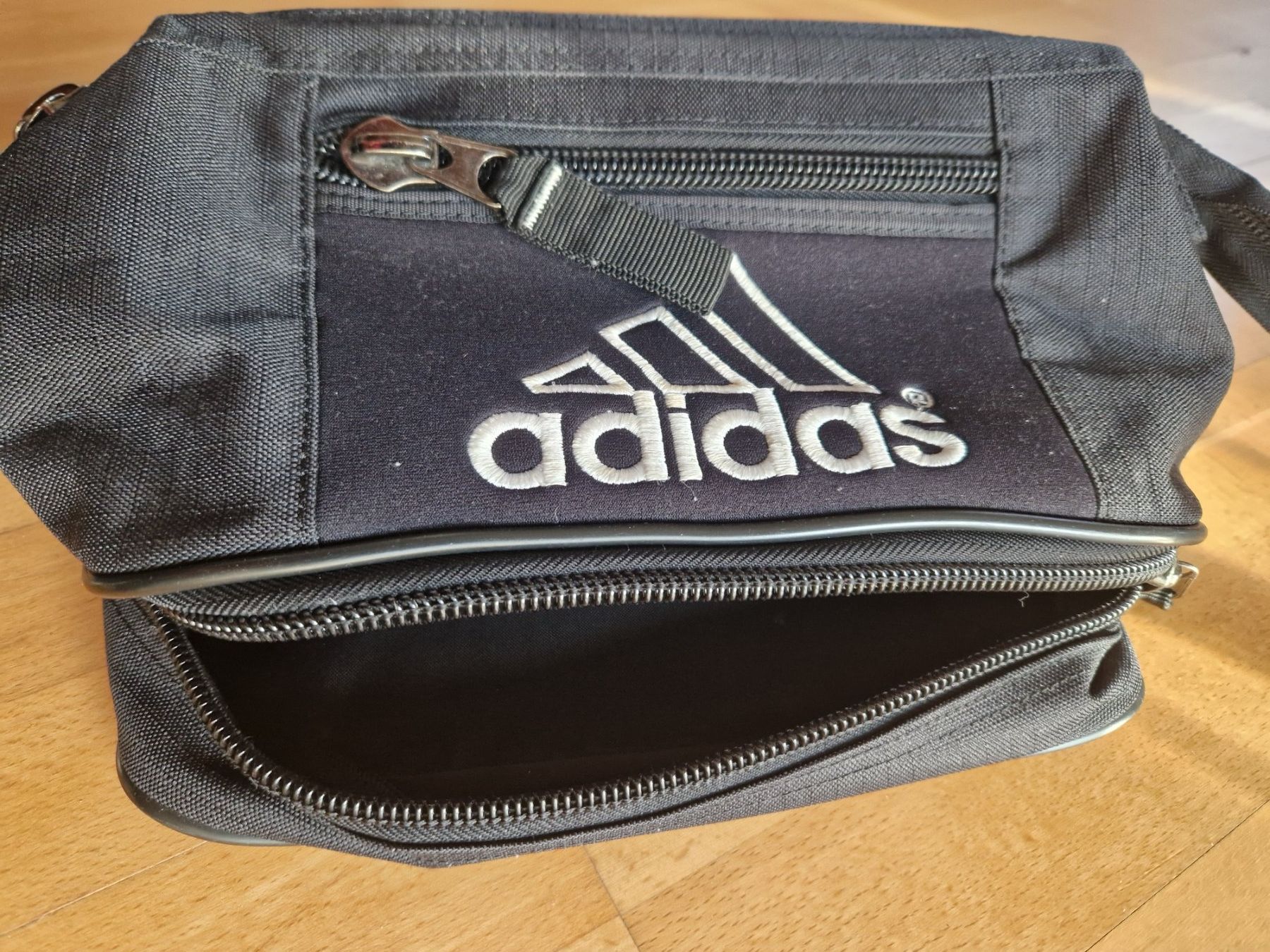Custodie per cosmetici: Toilettentasche Adidas  original Schwarz – Usato da Münsingen venduto da Geeskile 2