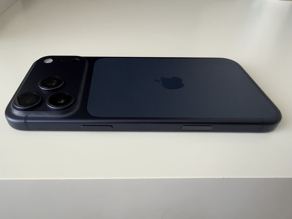 Apple Telefoni cellulari / Smartphones: iPhone 17 Pro Max 256GB Deep Blue – Usato da Le Grand-Saconnex venduto da bat_z7db 3