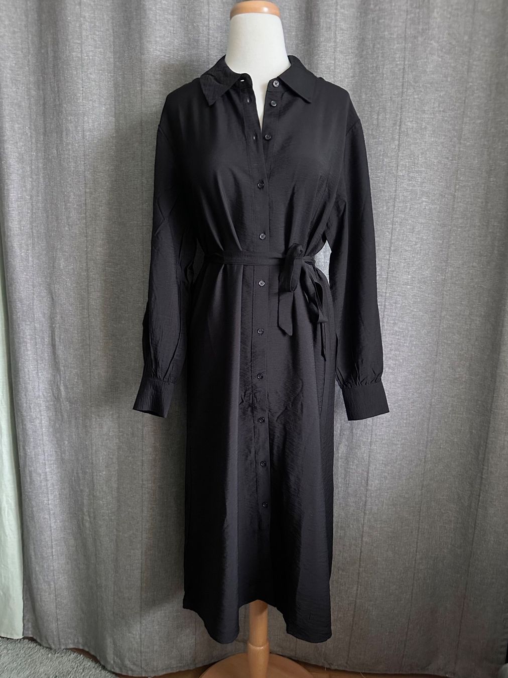 Vero Moda Vestiti: Elegantes Blusenkleid – Nuovo e nell'imballaggio originale da Uitikon Waldegg venduto da MGC 1