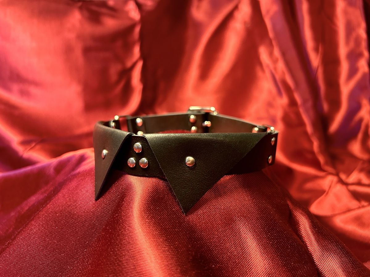 Ketten: Collier chocker faux col cuir noir – Neu und originalverpackt aus Le Sentier von Nehrylka