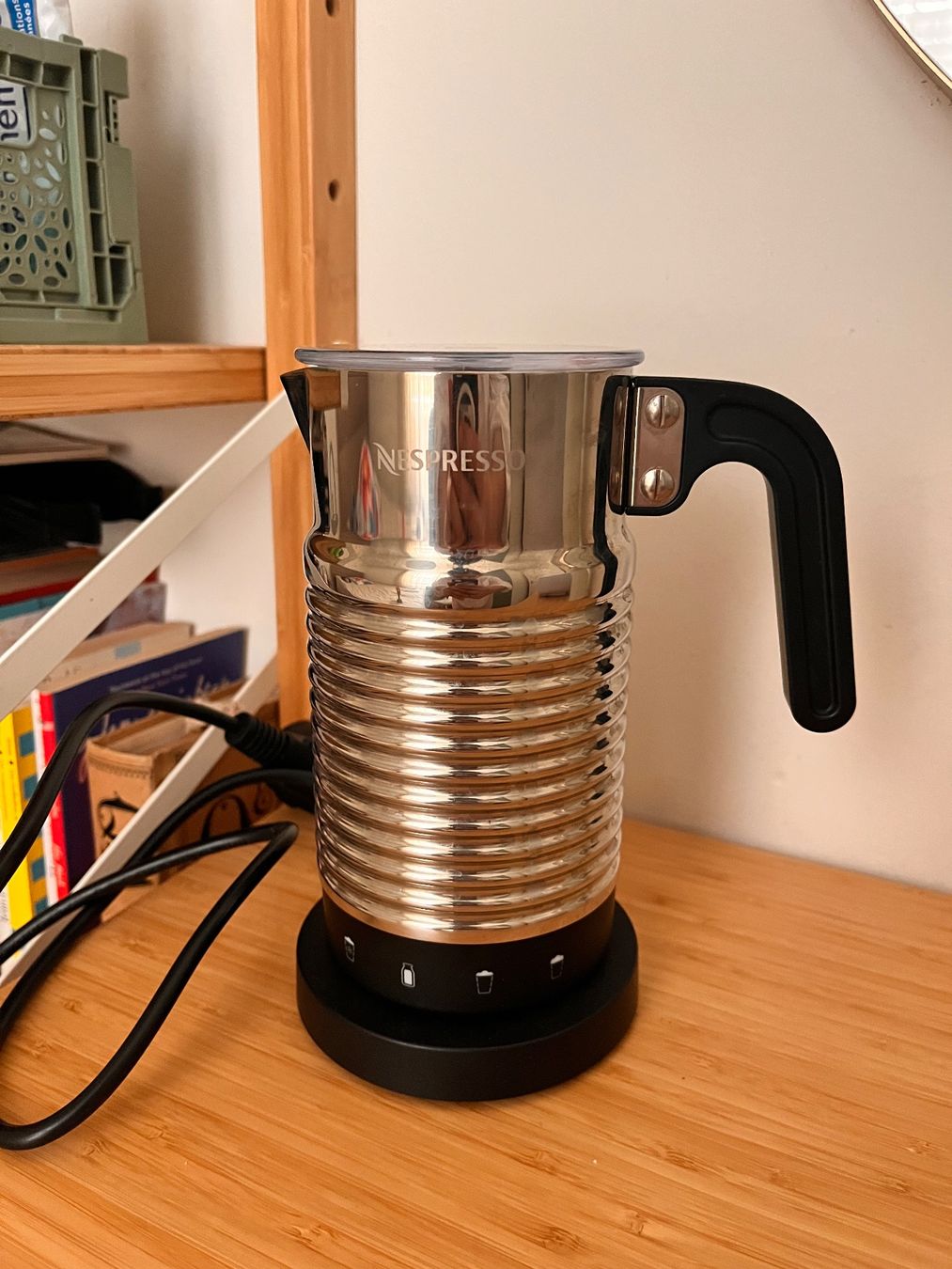 Appareils de cuisine: Nespresso Milchaufschäumer – D'occasion à Allschwil par bea_ln59