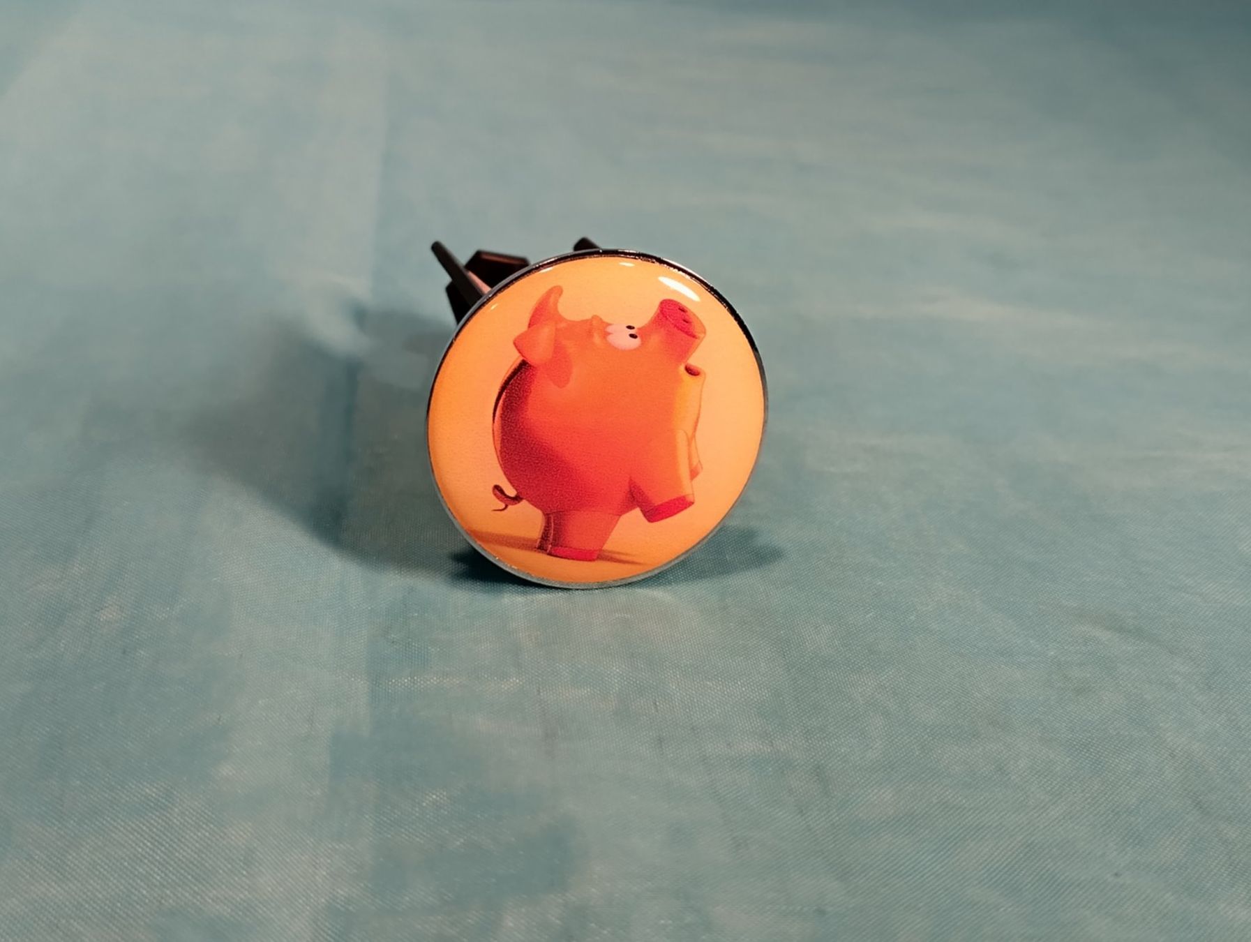 Migros Statuette: Lavabostöpsel mit  MIGROS Säuli, Dm: 4cm – Nuovo (secondo la descrizione) da Bellach venduto da JingleCherry