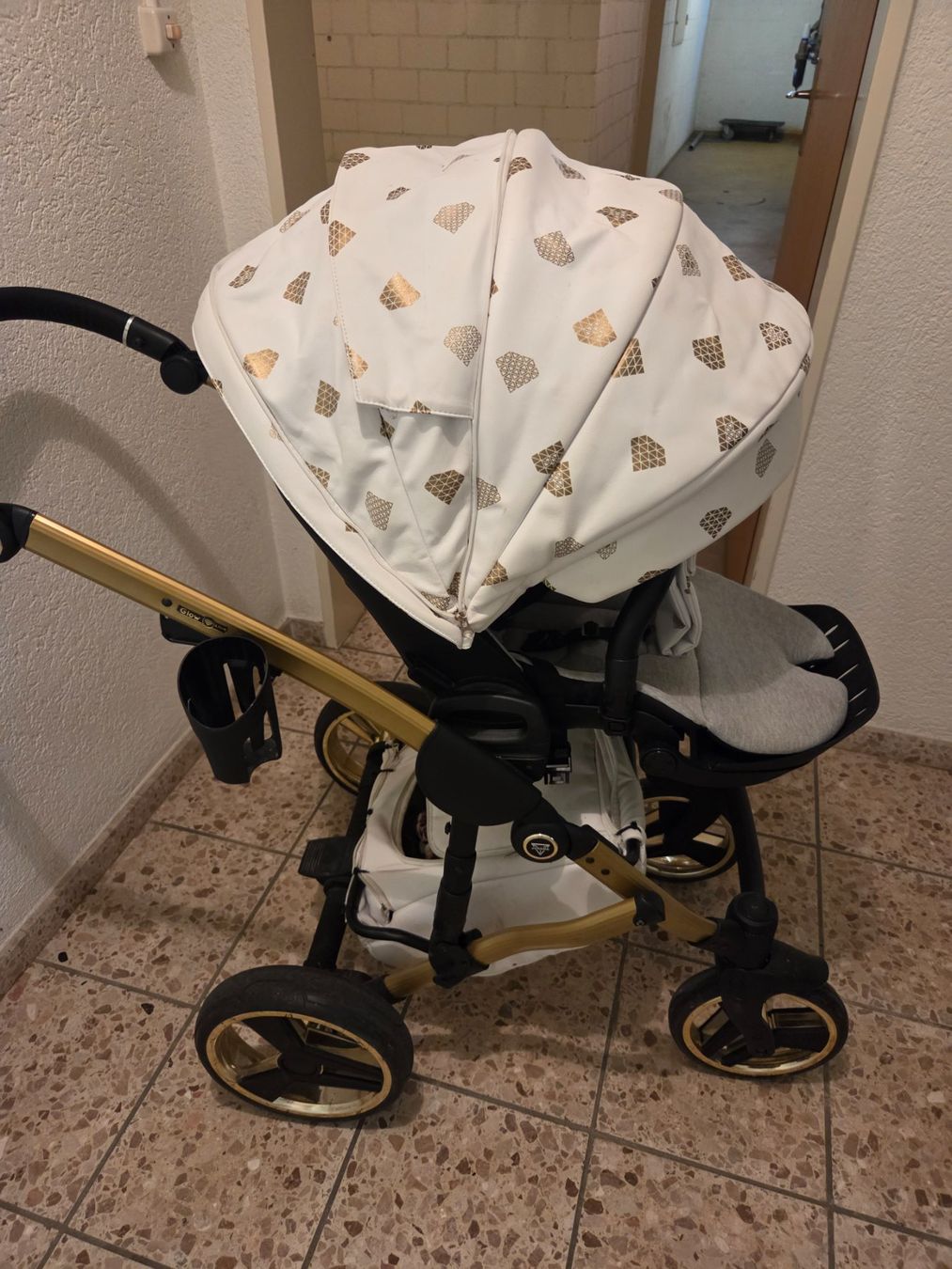 Poussette: Junama Kinderwagen Diamond – D'occasion à Neuhausen par Nathi6913