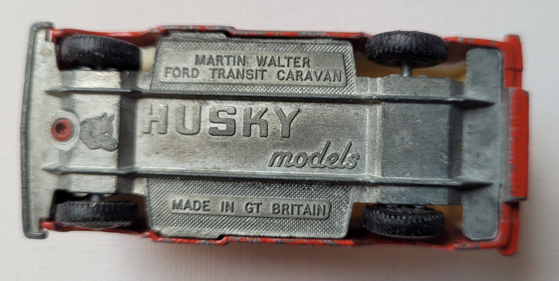 Voitures modèles: FORD TRANSIT CARAVAN 600 – HUSKY – Défectueux à Neftenbach par Mador6 5