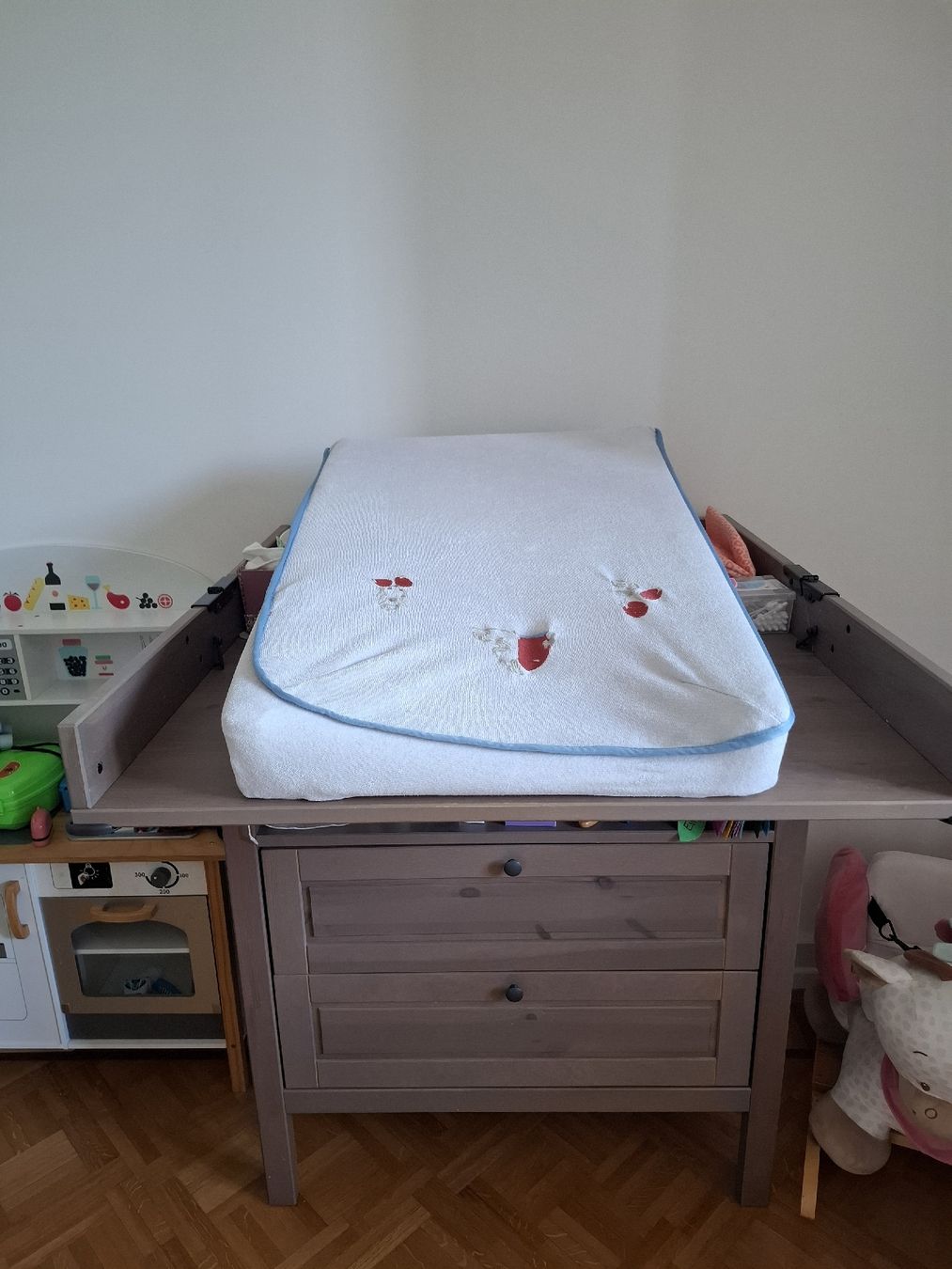 Ikea Wickeltisch & Zubehör: table a lange/ commode et accessoires a langer – Neu (gemäss Beschreibung) aus Morges von pat_6kvt 1