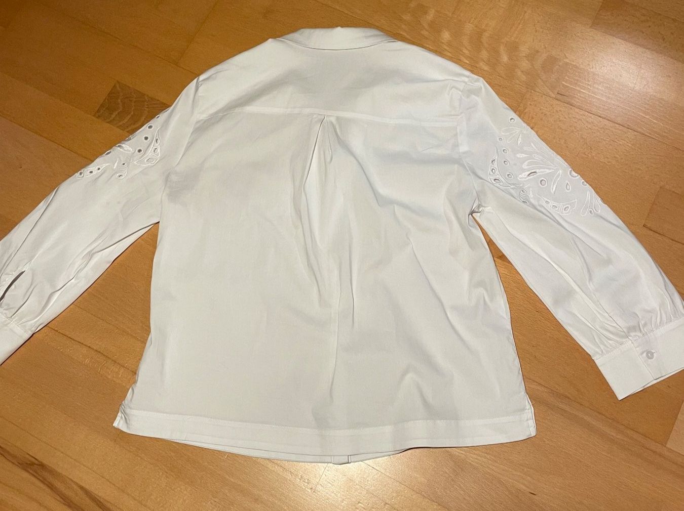 Comma Camicette: Verspielte weisse Bluse mit Cut Outs von Comma, Oversize, 34 – Usato da Hubersdorf venduto da JanasHeartTreasures 4