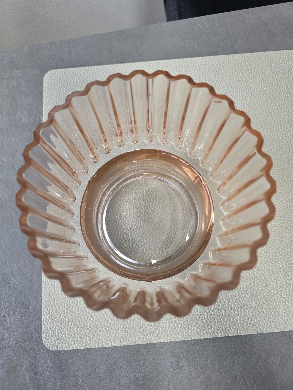 Vasi & Recipienti: Rosa Vase, gerippt, Vintage, Glas, – Nuovo (secondo la descrizione) da Schlieren venduto da est_b2px 1