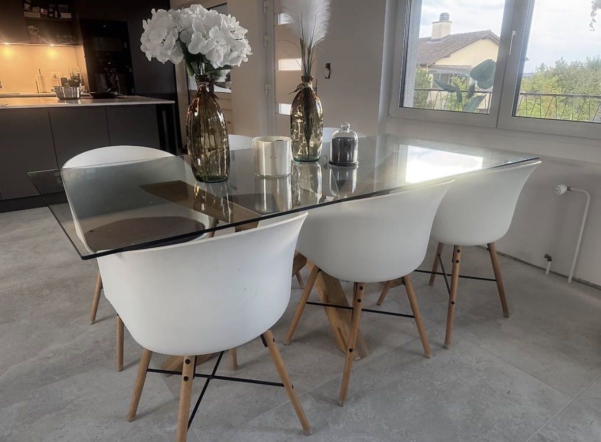 Tables: Table en verre & 6 chaises  – D'occasion à Colombier NE par NeuchOnline