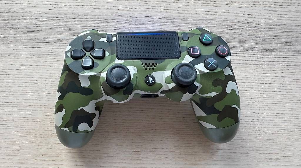 Sony Console: PlayStation / PS4 DualShock Controller / Camouflage Green – Usato da Bern venduto da Dsxs