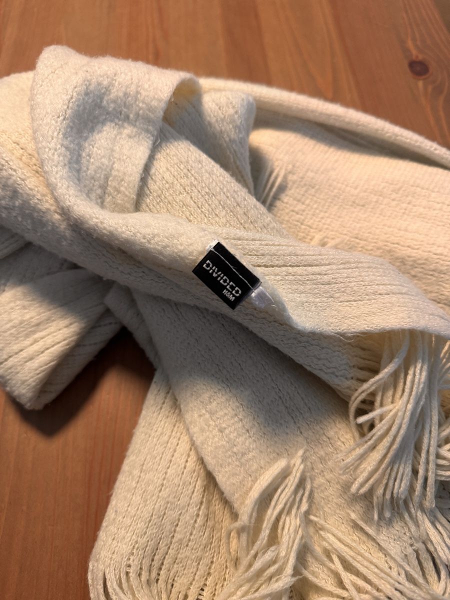 H&M Foulard & Sciarpe: Weisser Schal H&M – Nuovo (secondo la descrizione) da Richterswil venduto da Manu55555 1