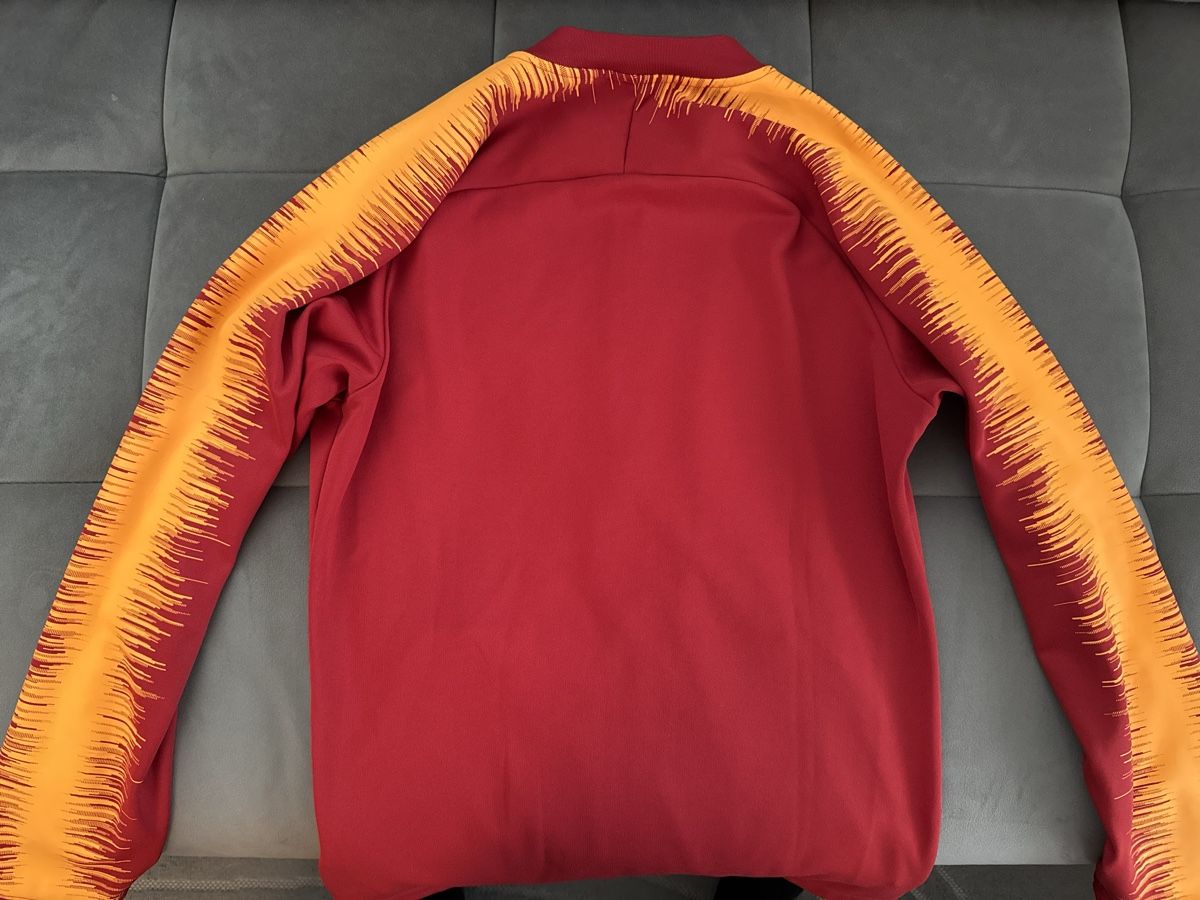 Nike Giacche: Galatasaray Trainingsjacke Nike Grösse S – Usato da Effretikon venduto da Berkeoek 1