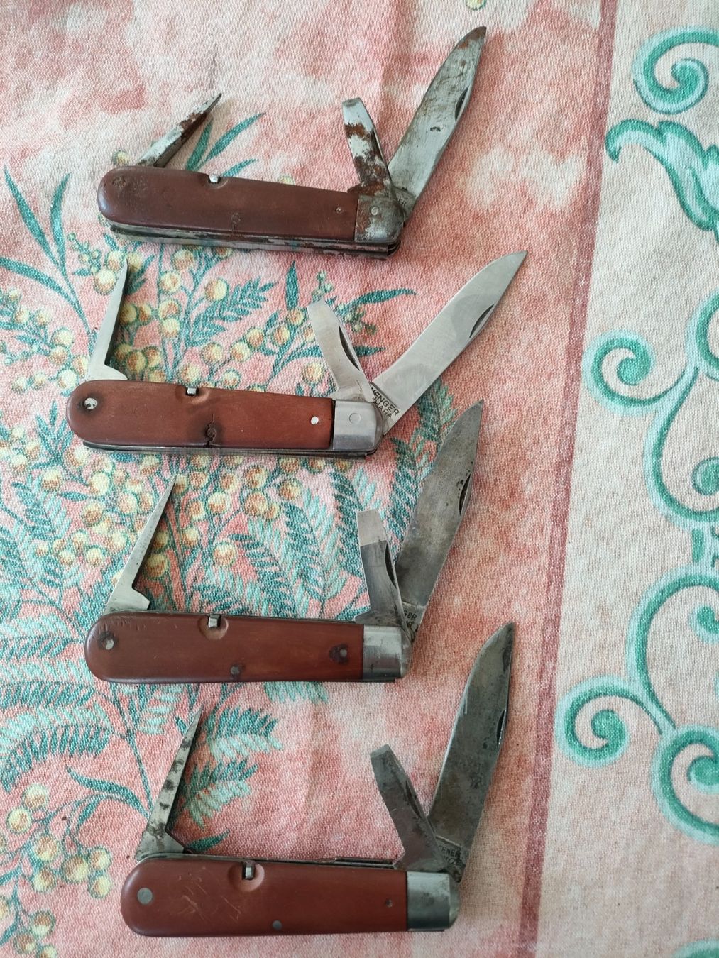 Schweizer Armee Taschenmesser: lot de couteaux Suisses – Gebraucht aus Monthey von ric_x2sl 1