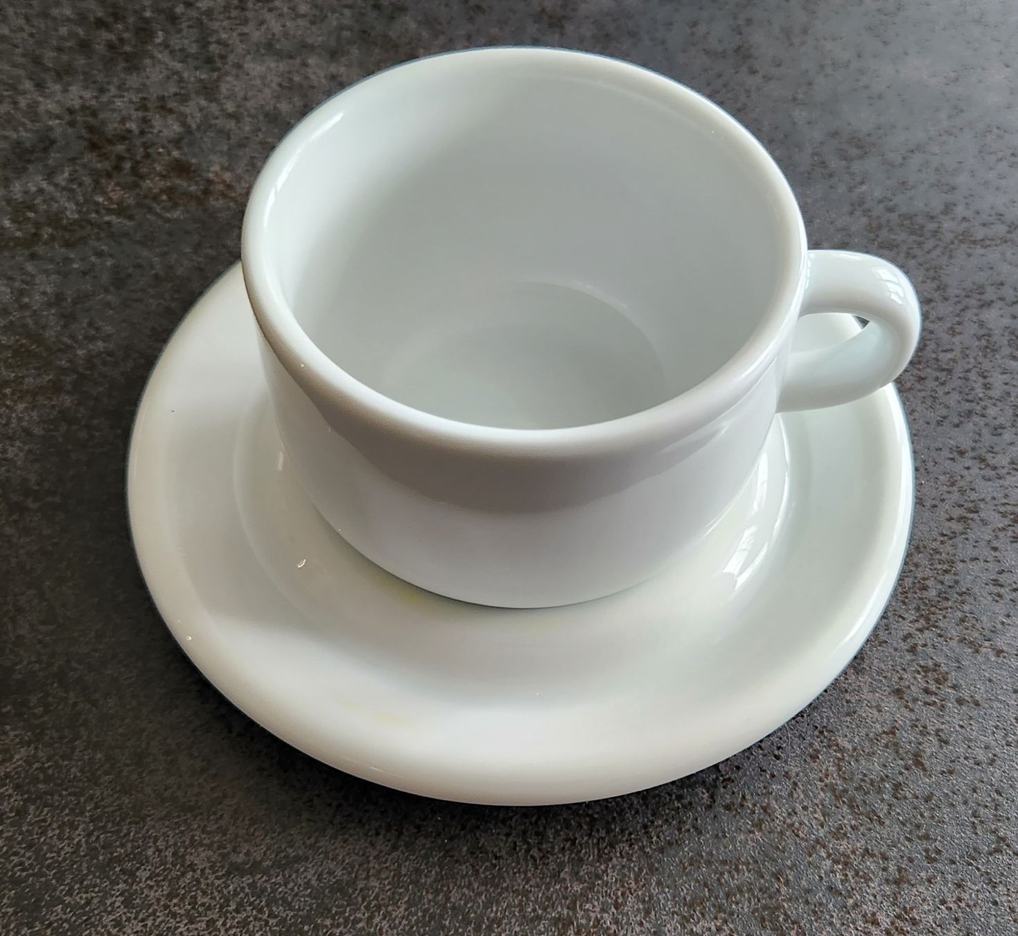 Tazze: 5 Kaffeetassen mit Teller (Abholung) – Usato da Lyss venduto da Urma5
