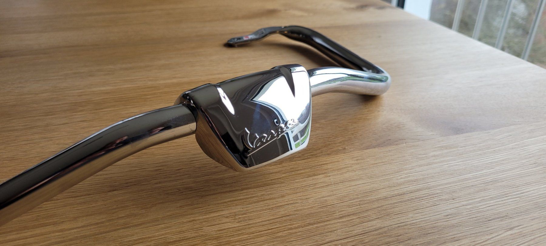 Vespa Scooter: Vespa 125 / Sitzbankhaltebügel Chrome – Nuovo (secondo la descrizione) da HERISAU venduto da Cesadi 1