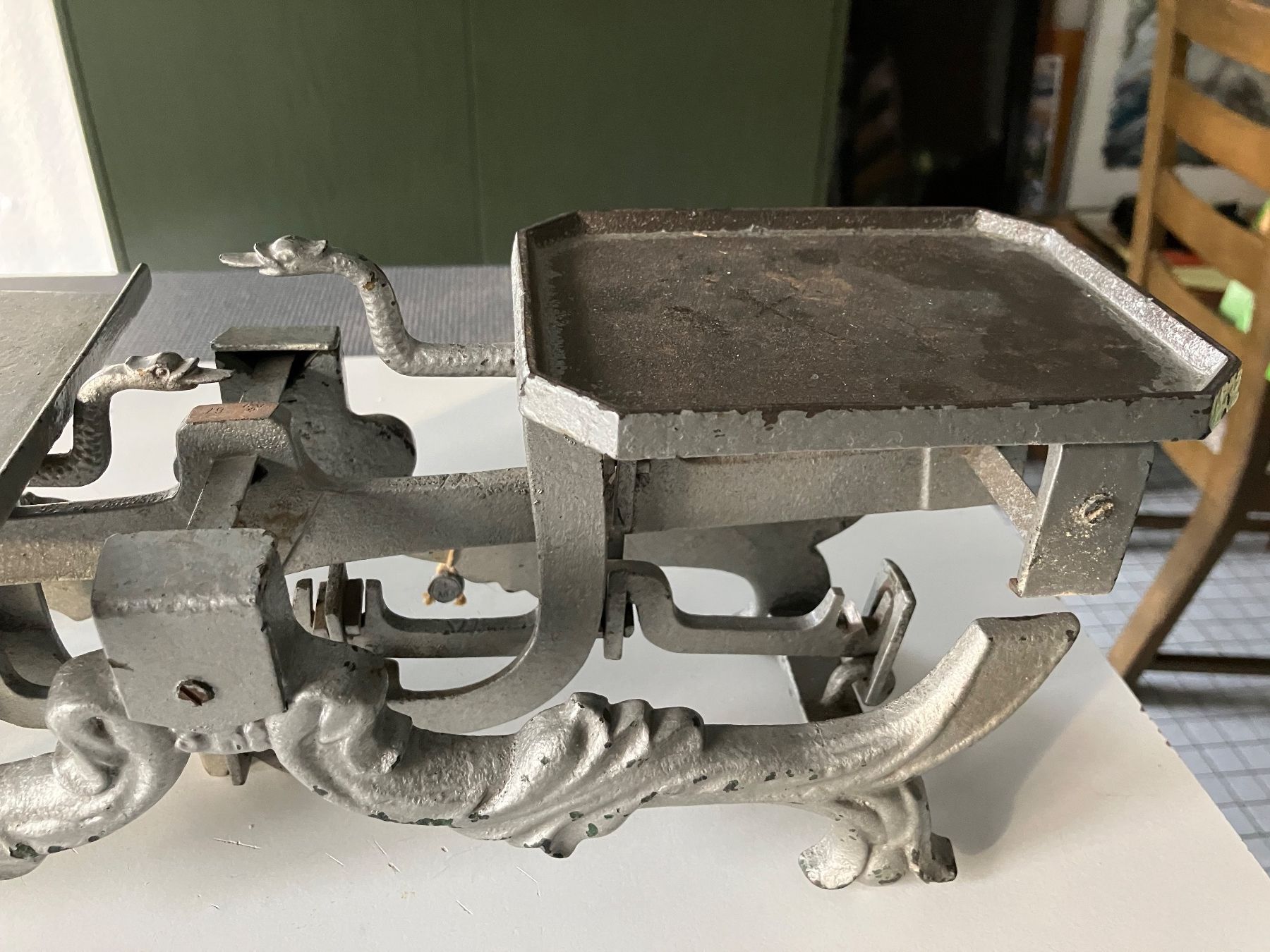 Bilance e pesi: Antike Waage fast 4 kg. schwer – Usato da Aadorf venduto da heiluz15 1