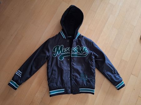 Jacke mit Kapuze in Gr. 140