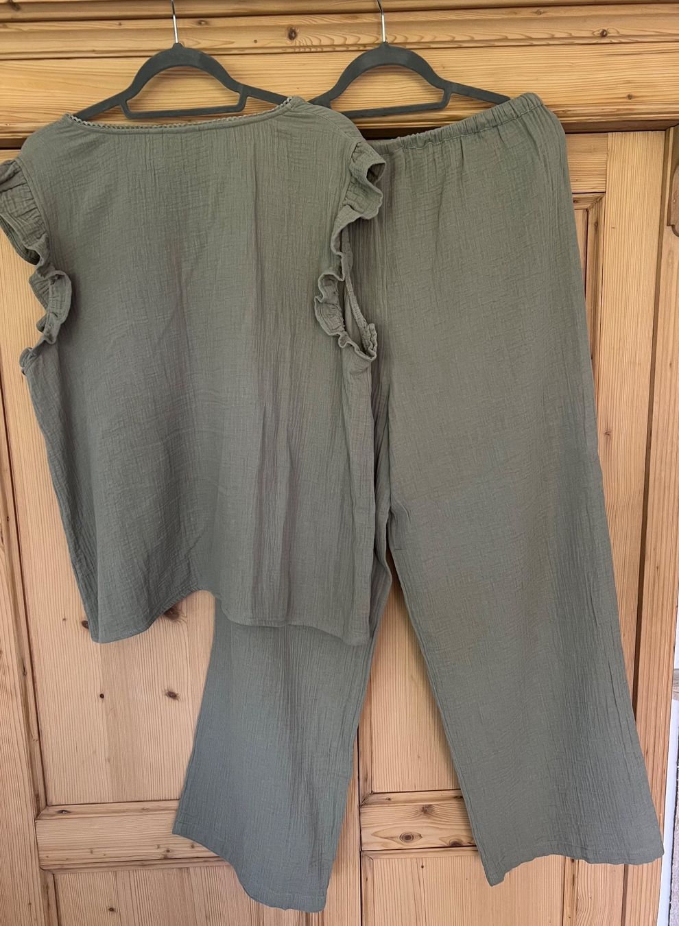 Kleiderpakete: Damen 2-teiler Set / Bluse mit Stoffhose – Gebraucht aus Birmensdorf ZH von Zielasco 2