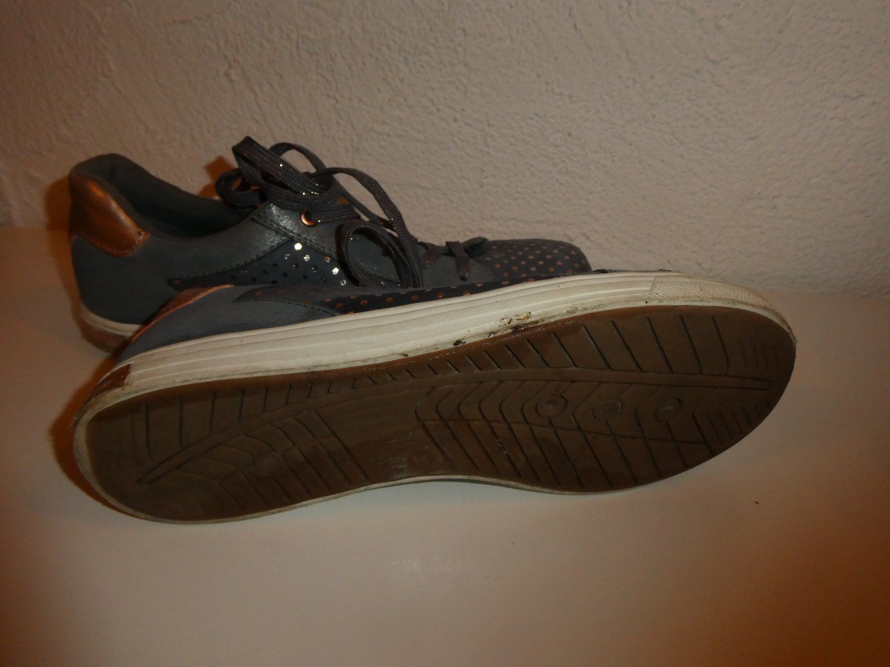 Scarpe per ragazze: Blaue Mädchenschuhe, Gr. 38 – Usato da Mels venduto da KOSL 2