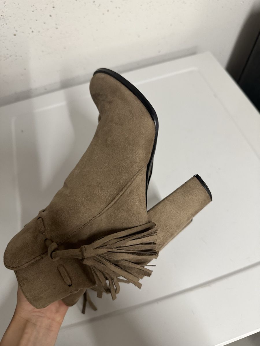 Scarpe da donna: Stiefeletten Wildlederimitat – Usato da Affoltern am Albis venduto da avu_8kpq 1