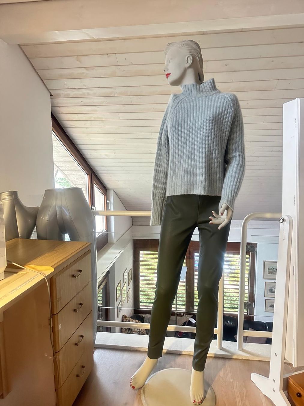 Maglioni & Felpe: Kaschmir-Pulli "FROM FUTURE" – Usato da Neuhausen venduto da Lechasseur 1