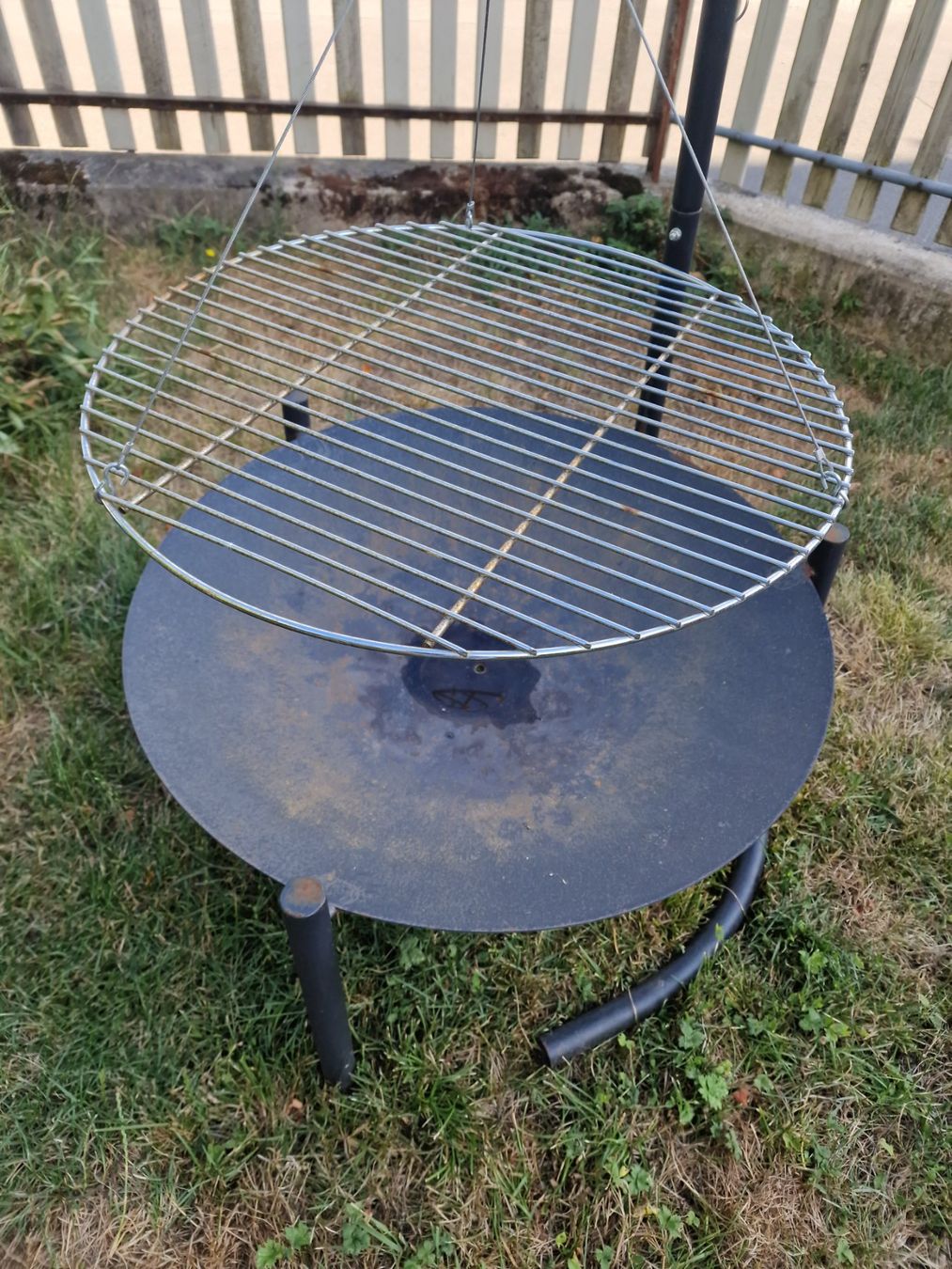 Bracieri: Moderner flexibler Grill mit Feuerschale – Usato da Hallau venduto da CHACLA 1