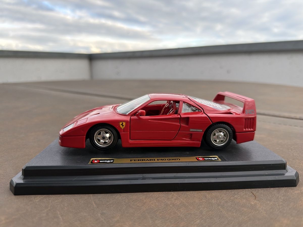 Bburago Modellautos: Ferrari F40 - 1/24 - Bburago – Gebraucht aus Wolfwil von Rolex1 1