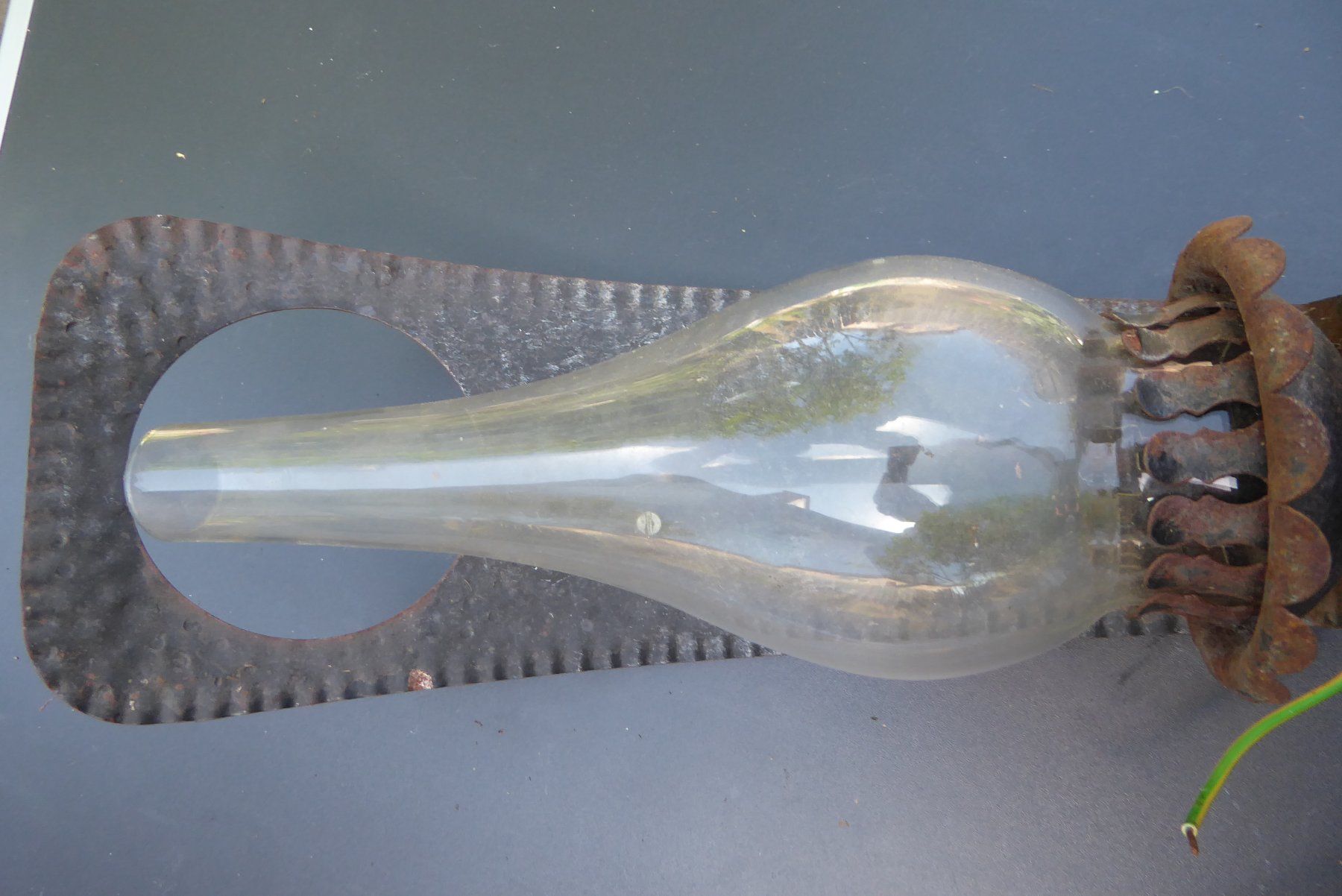 Lampade: Antike Wandlampe mit Glas elektrisch – Usato da Sargans venduto da Benziner 4