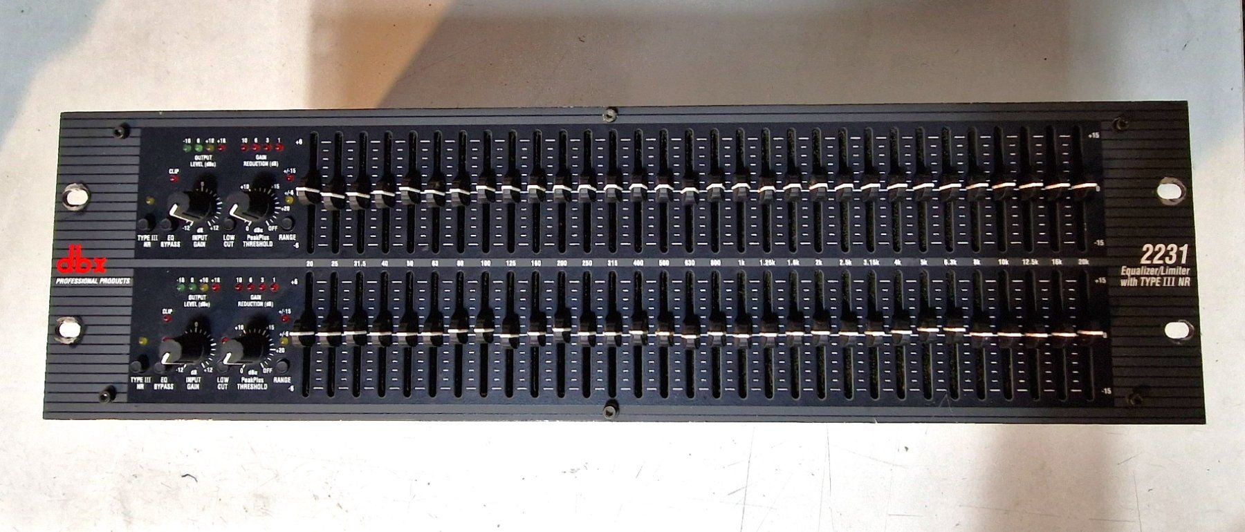 Dbx Equalizzatori: dbx 2231 2-Channel 31-Band Graphic Equalizer/Limiter w/ Type – Usato da Alosen venduto da A1pro 1