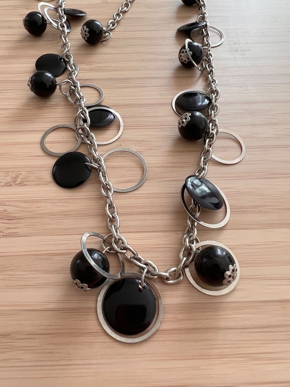 Catenine: Black pendant long necklace – Usato da Genève venduto da Ballpencase 1