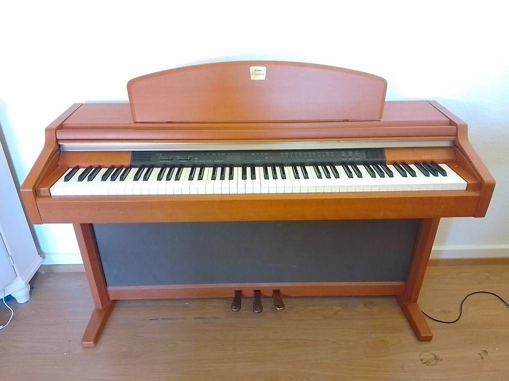 Strumenti musicali: Yamaha E-Piano – Usato da Zürich venduto da DonikaI