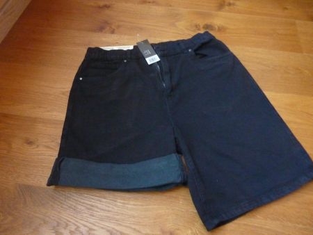 Schwarze Jeans Shorts Gr.  44 Neu mit Etikett