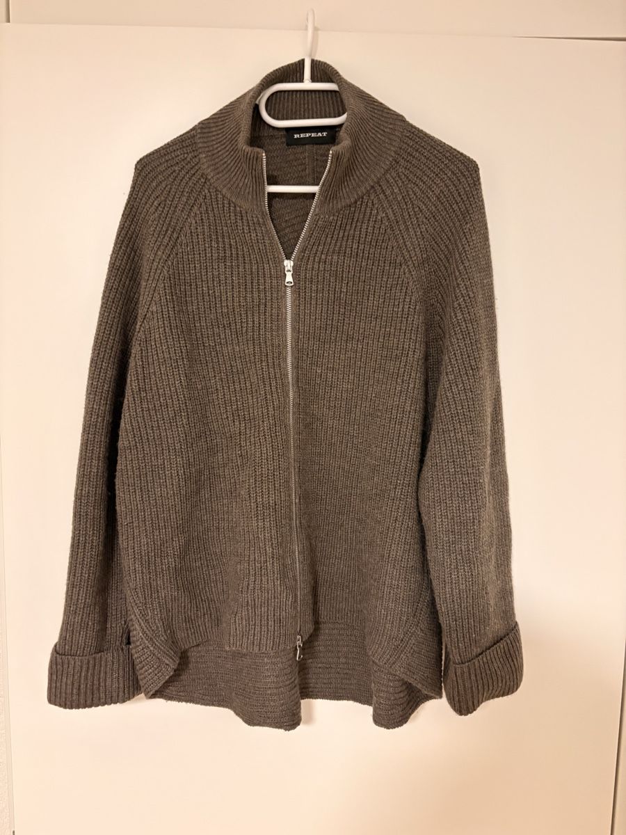 Repeat Giacche: Strickjacke REPEAT Damen Grösse 40 Merino Wolle – Nuovo (secondo la descrizione) da Feusisberg venduto da lou_q7pz