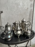 Teekannen aus diversen Metallen
