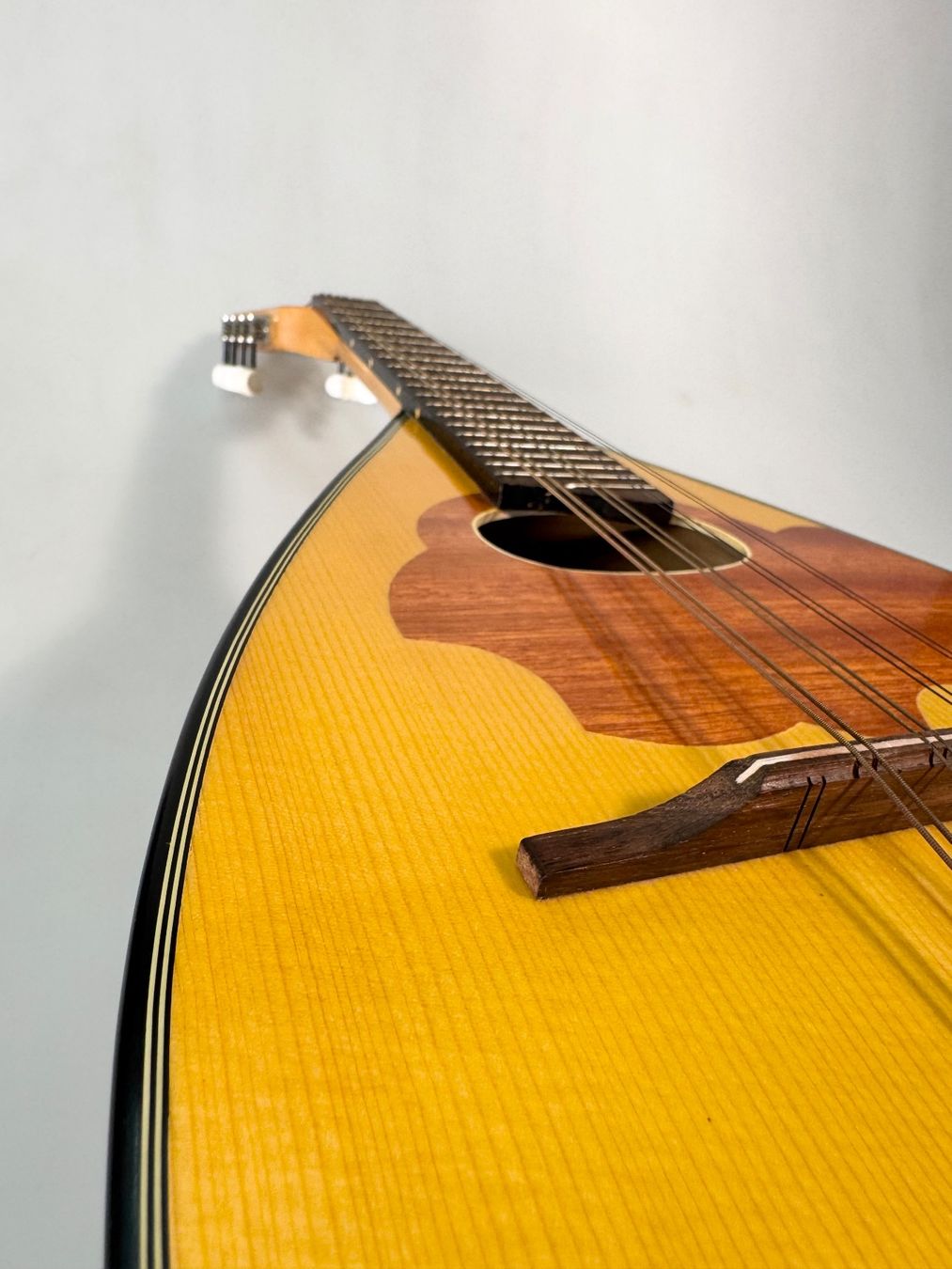 Musikinstrumente: Mandoline runde Form – Neu (gemäss Beschreibung) aus Schaffhausen von outlet-music