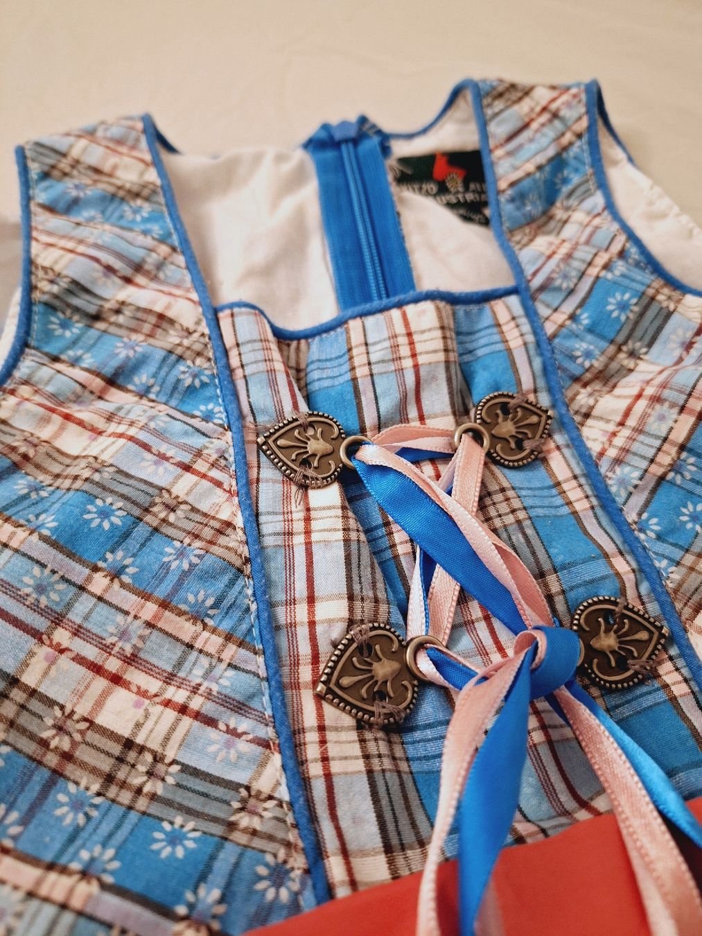 Costumi: Baby Dirndl + Blouse (gr. 86/92) – Usato da Volketswil venduto da LisaSch1 1