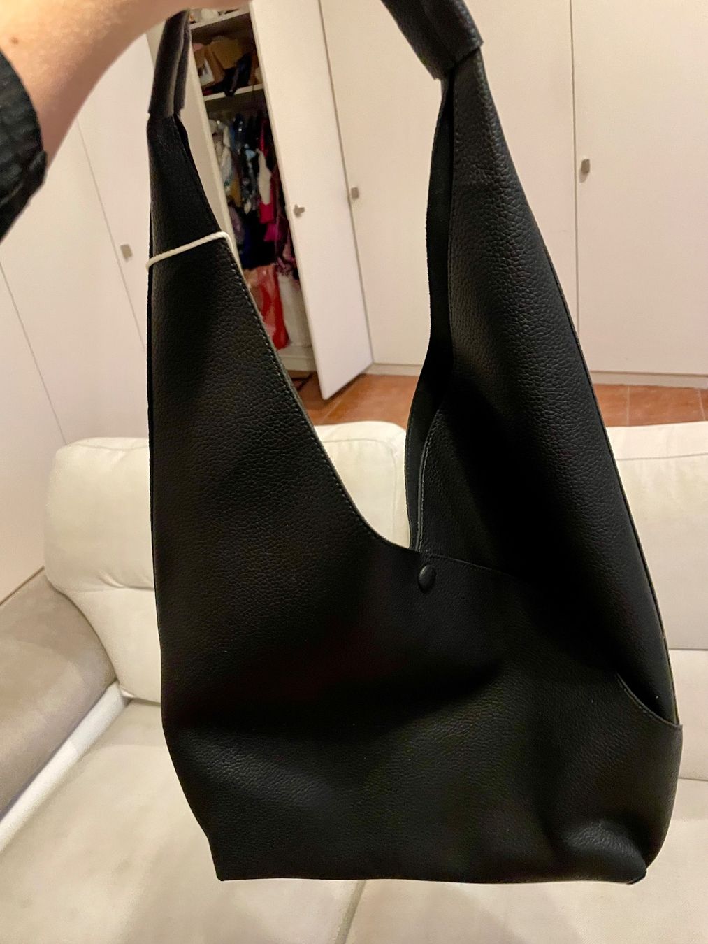 Borse: Vendo borsa grande nera da indossare a spalla – Nuovo e nell'imballaggio originale da Brione s. Minusio venduto da Je_Jey