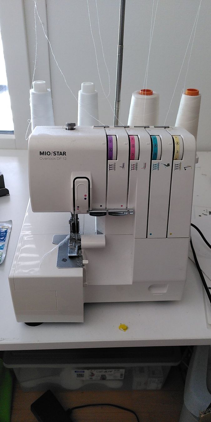 Mio Star Macchine da cucire: Overlock Nähmaschine MIO-STAR DF 12 gebraucht – Usato da Baldegg venduto da Arjona
