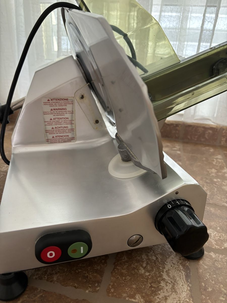 Elettrodomestici da cucina: Affettatrice professionale: Siedlinghaus – Usato da Losone venduto da Tilly-nb7t 3